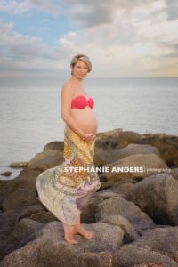 maternity photo rocks ocean