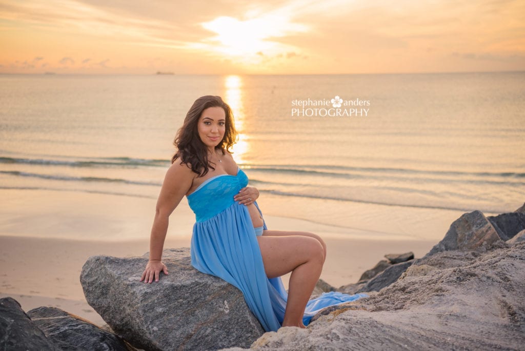 gorgeous pregnancy photos at the beach