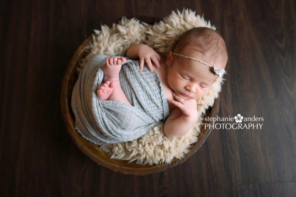 Best Newborn Photographer wood background